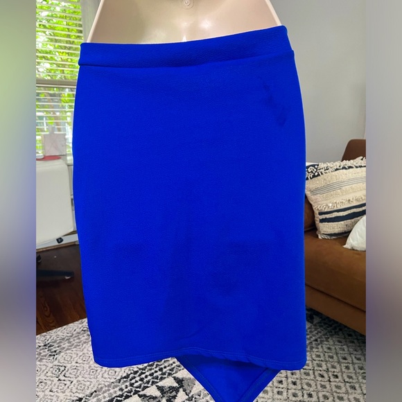 Size medium bodycon vibrant blue skirt with overlay and cinching - Picture 4 of 4